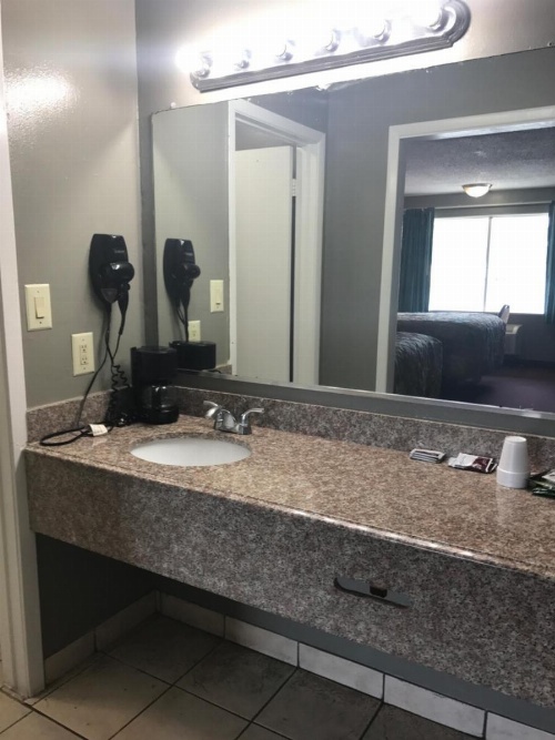 Express Inn Bay City image 6